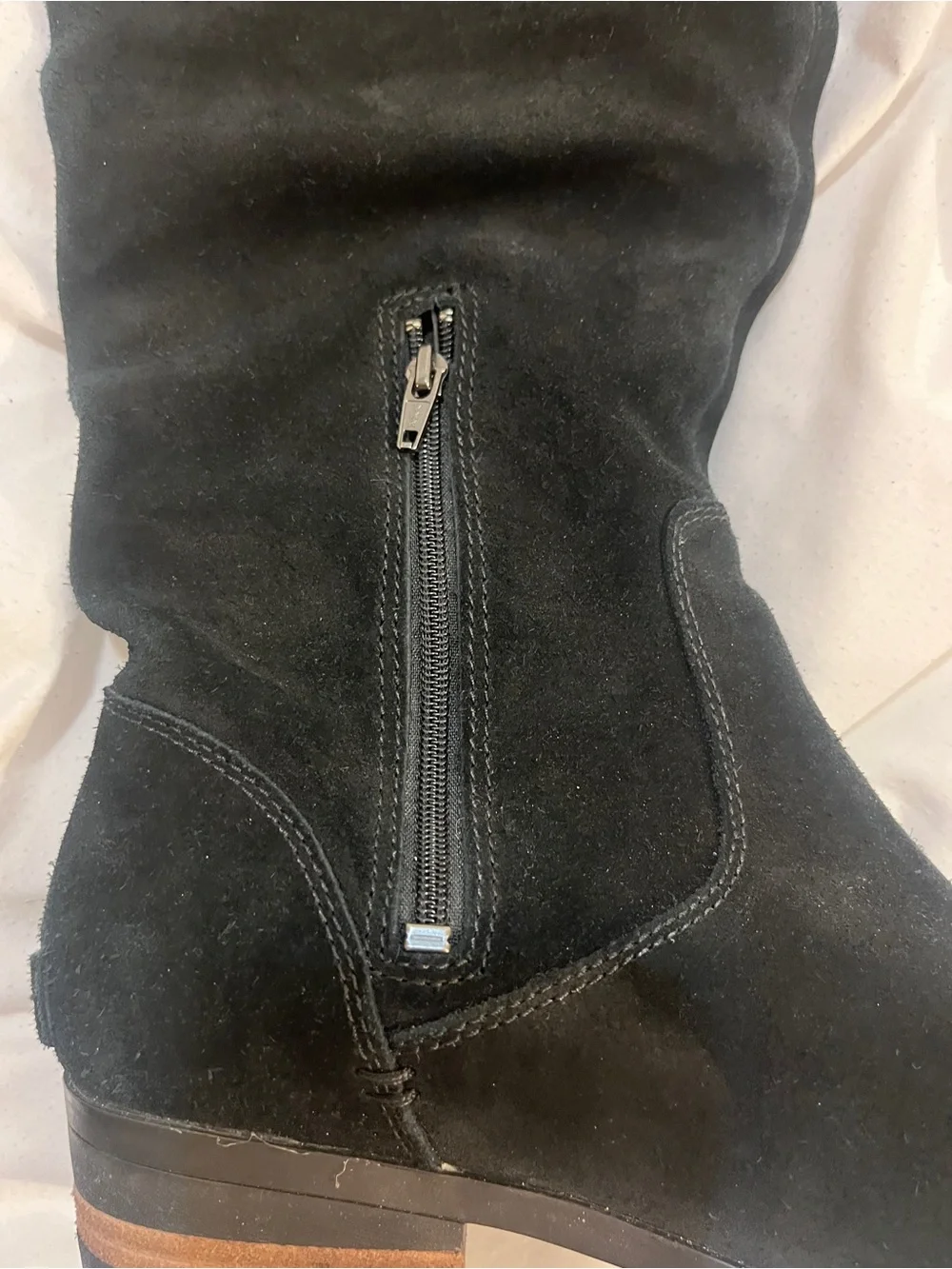 Sorel Black Knee-High Lace-Up Suede Boots. Size 8